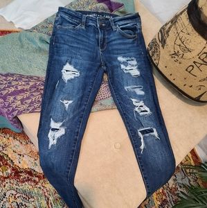 American Eagle ripped jeans size 2 💙 flawless